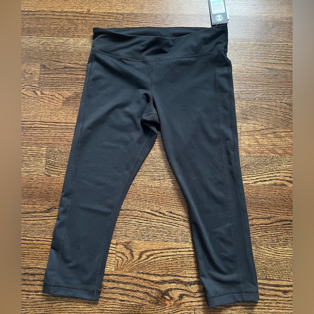 NWT! Under Armour Women’s Crop Black Leggings